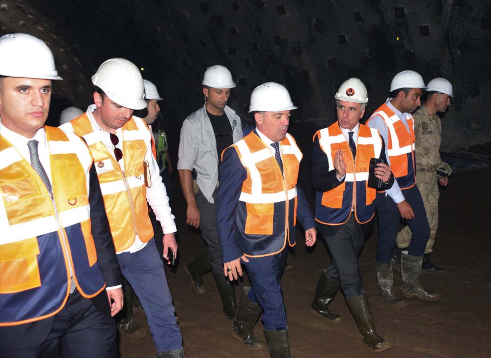 VALİ GELECEK ÇOK ÇALIŞIN!