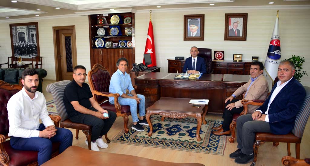 VALİ ÖNER VE BELEDİYE BAŞKANI DEMİR’DEN SERHAT ARDAHAN SPOR’A TAM DESTEK