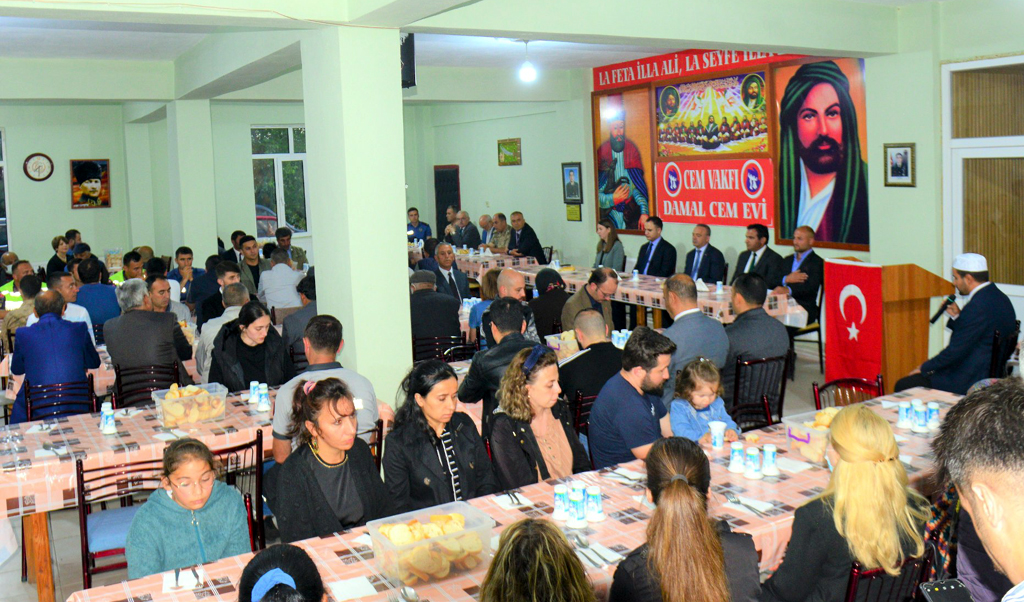 ARDAHAN VALİLİĞİ CEM EVİ'NDE İFTAR VERDİ