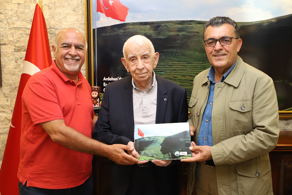 NURİ VATAN: “FARUK DEMİR ARDAHAN’A RENK KATMIŞTIR”