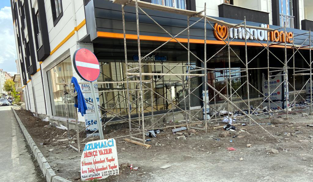 BİNA TAMAM! KALDIRIM NEREDE?