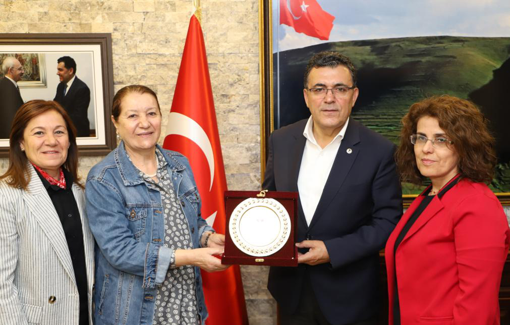 HAYIRSEVER SAADET KIZILYAR’DAN ÖĞRENCİLERE KIRTASİYE YARDIMI