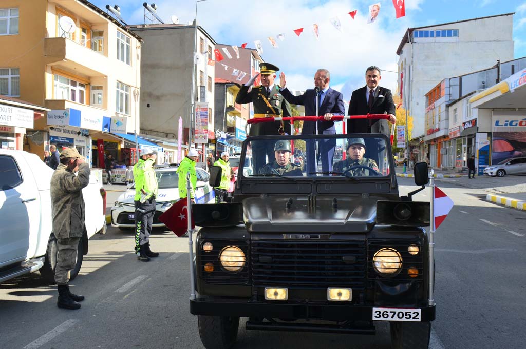 CUMHURİYET ÖZGÜRLÜKTÜR