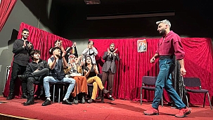 ARDAHAN'DA SMA HASTASI BEBEK İÇİN TİYATRO GÖSTERİMİ DÜZENLENDİ