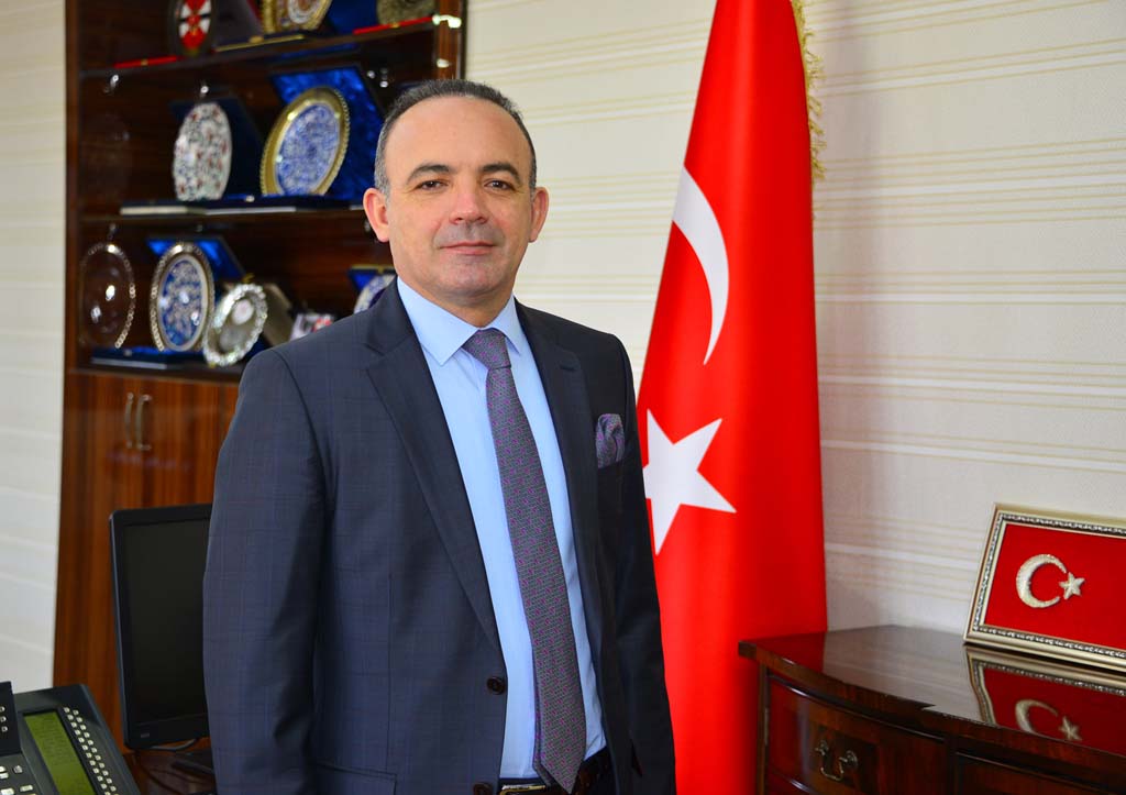 VALİ HÜSEYİN ÖNER: "YENİ BİR YILA, YENİ UMUTLARLA GİRMENİN HEYECANINI YAŞAMAKTAYIZ"