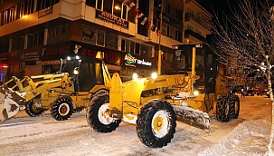 ARDAHAN BELEDİYESİ’NDEN KAR MÜCADELESİ