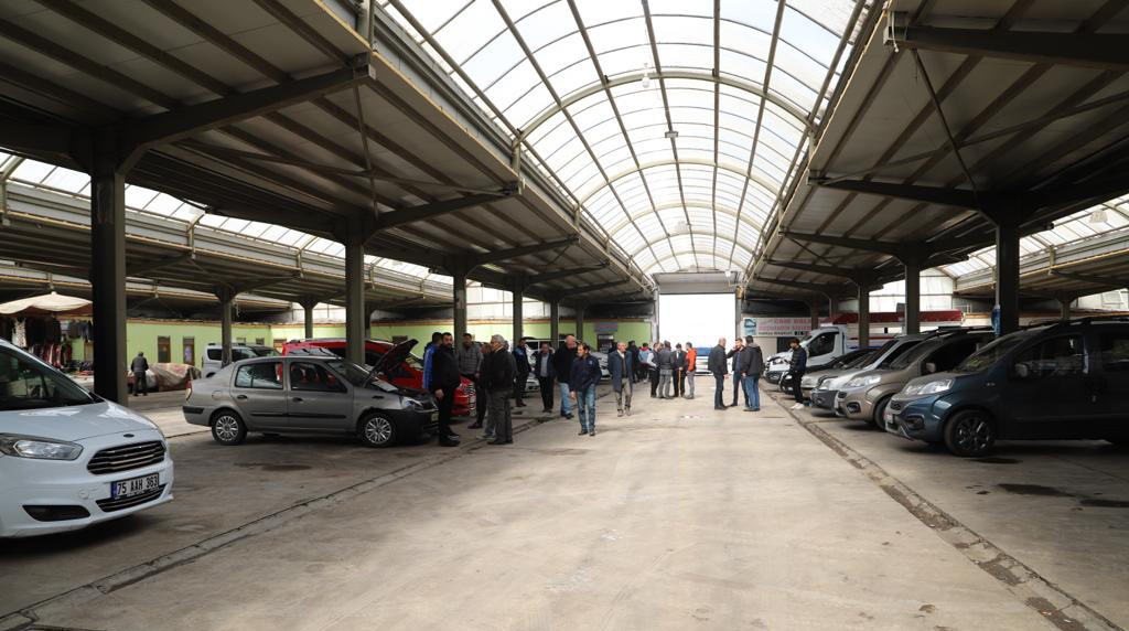 AÇIK OTO PAZARINA YOĞUN İLGİ