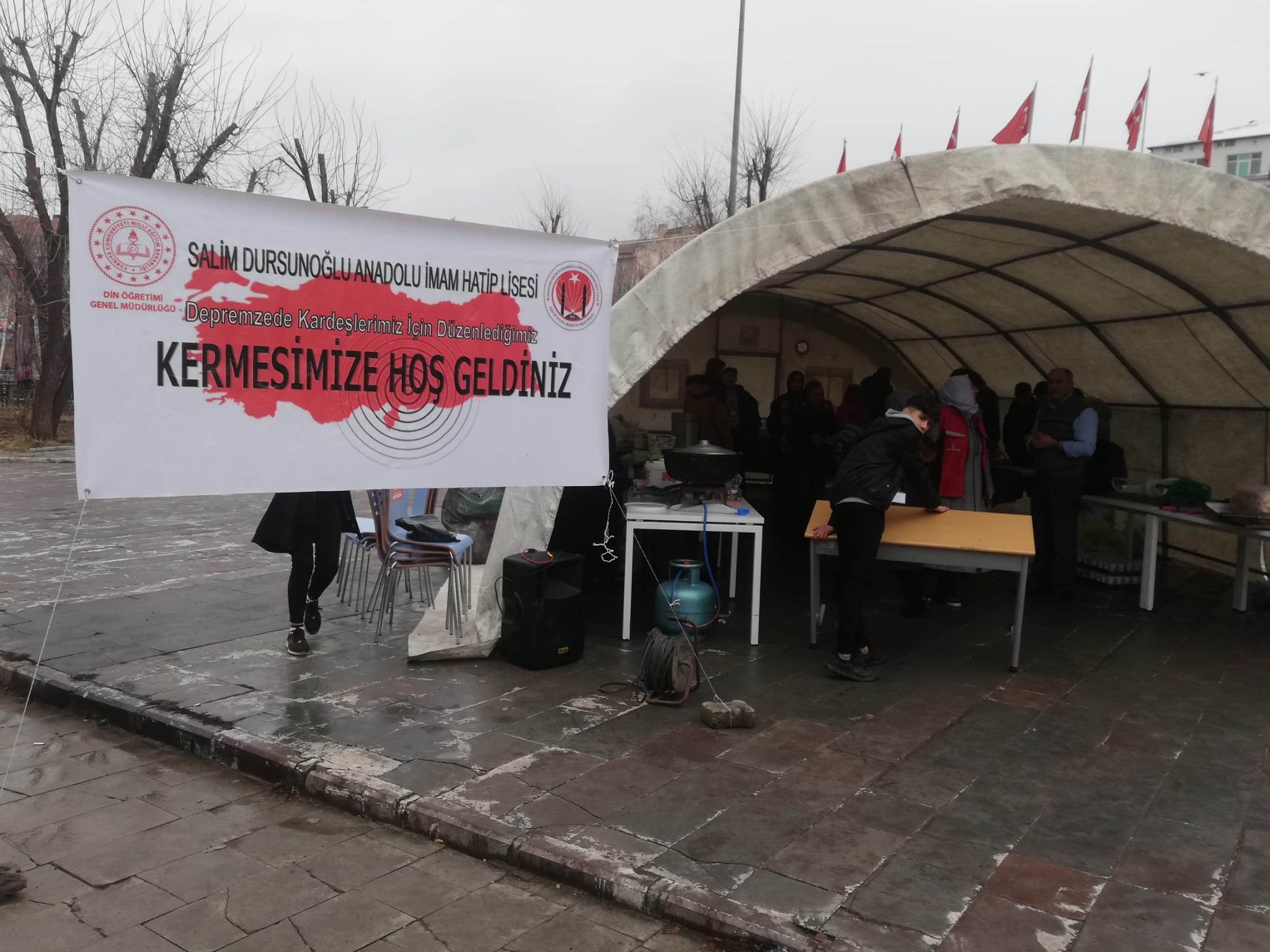 ARDAHAN SALİM DURSUNOĞLU ANADOLU İMAM HATİP LİSESİNDEN DEPREMZEDELERE YARDIM ELİ