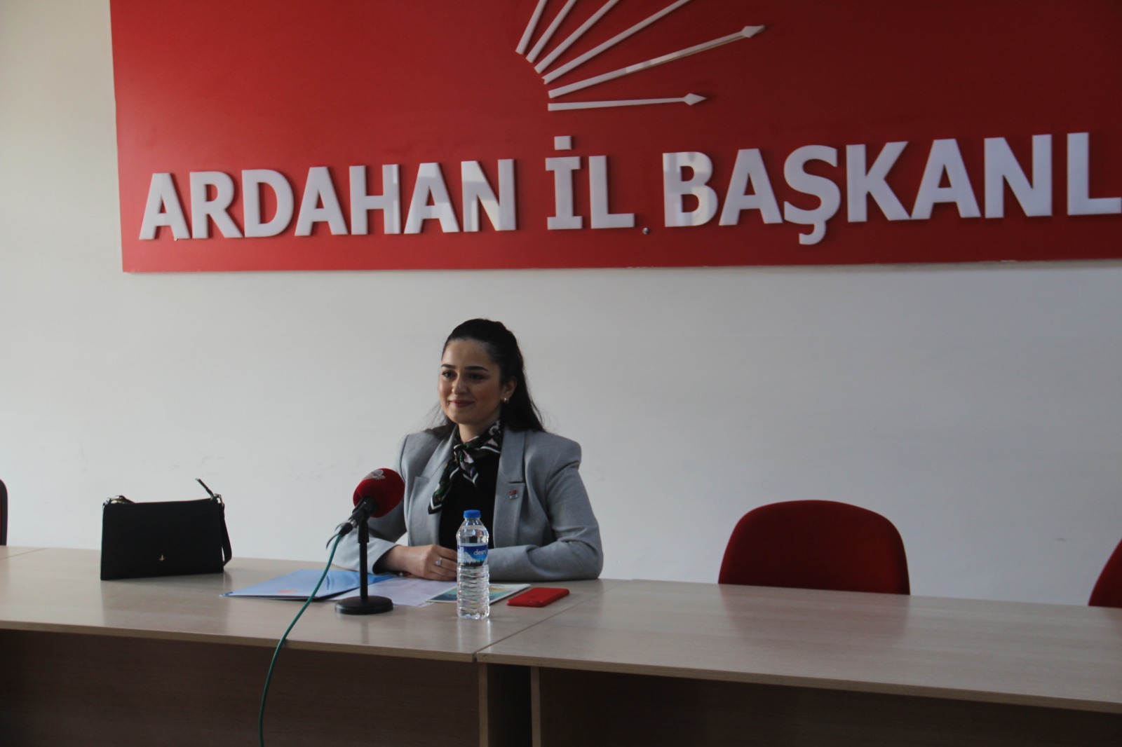 AVUKAT IŞIL NAĞME EVGİN CHP'DEN ADAY ADAYLIĞINI AÇIKLADI