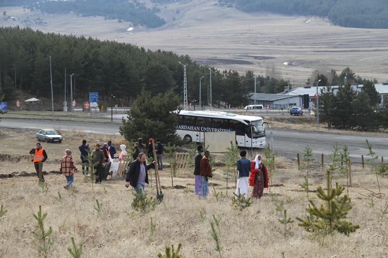 "DEPREM ŞEHİTLERİ HATIRA ORMANI" FİDAN DİKME ETKİNLİĞİ DÜZENLENDİ