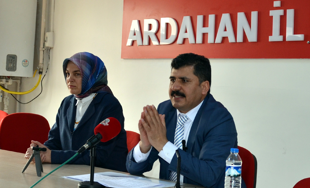 ÖZEL ÖZEN: HİKAYESİNİ KÜRTÇE VE TÜRKÇE YAZDI