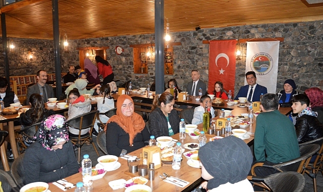 ARDAHAN VALİLİĞİ, "DÜNYA YETİMLER GÜNÜ" DOLAYISIYLA İFTAR PROGRAMI DÜZENLEDİ
