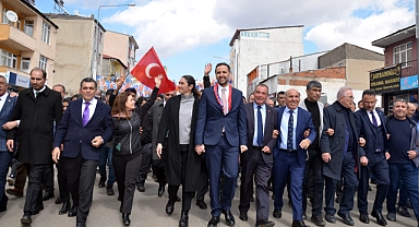 CHP'DE 15 MAYIS PROVASI: HER KES ORADAYDI! İZDİHAM YAŞANDI, HALK SOKAKLARA SIĞMADI