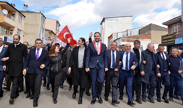 CHP'DE 15 MAYIS PROVASI: HER KES ORADAYDI! İZDİHAM YAŞANDI, HALK SOKAKLARA SIĞMADI
