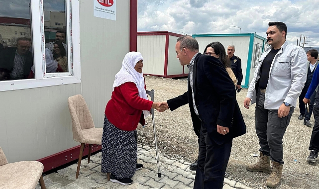 VALİ ÖNER GÖKSUN'DA VATANDAŞIN BAYRAMINI TEBRİK ETTİ