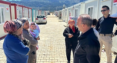 VALİ ÖNER, VATANDAŞLARIN SORUNLARINI DİNLİYOR.