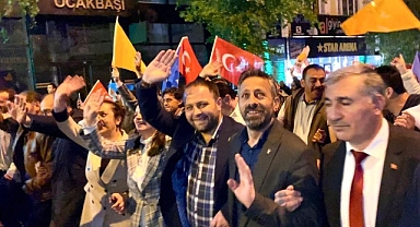 AK PARTİ’DEN ZAFER KUTLAMASI