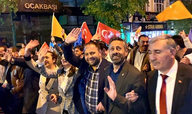 AK PARTİ’DEN ZAFER KUTLAMASI
