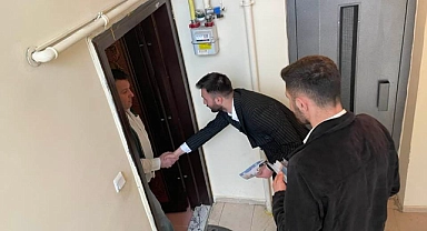 ARDAHAN AK PARTİ KAPI KAPI DOLAŞMAYA DEVAM EDİYOR