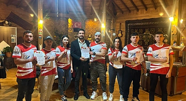 IŞIKLI, GELENEĞİ BOZMADI YİNE SPORCUNUN YANINDA OLDU
