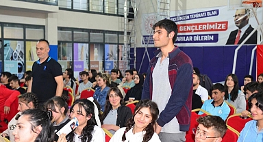 ARDAHAN İL TARIM VE ORMAN MÜDÜRÜ CİNEVİZ, ÖĞRENCİLERLE BULUŞTU