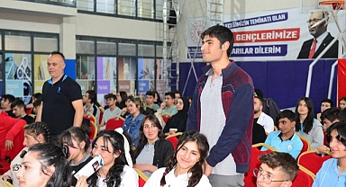 ARDAHAN İL TARIM VE ORMAN MÜDÜRÜ CİNEVİZ, ÖĞRENCİLERLE BULUŞTU