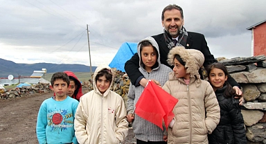 ÖZGÜR ERDEM İNCESU: HERKES GÜLECEK!