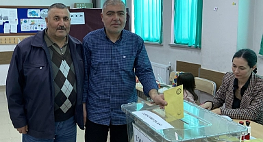 TÜRKİYE İKİNCİ TUR İÇİN SANDIK BAŞINDA