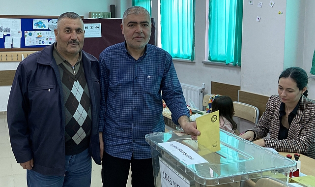 TÜRKİYE İKİNCİ TUR İÇİN SANDIK BAŞINDA