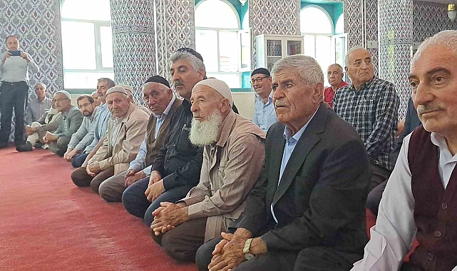 Adilcevaz'da hacı adayları kutsal topraklara uğurlandı