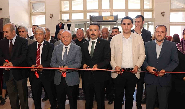 Ahlat'ta yılsonu sergisi