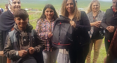 AKI-Der kız öğrencilerini sevindirdi