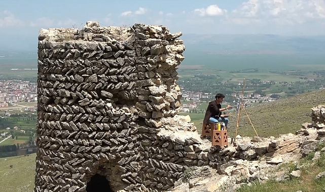 Alpaslan diyarının tarihi tuvallere işleniyor