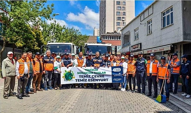 ARDAHANLI BAŞKAN BOZKURT FARKINDALIK AMACIYLA SOKAKLARI SÜPÜRDÜ