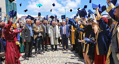 ARÜ’de 13. mezuniyet coşkusu