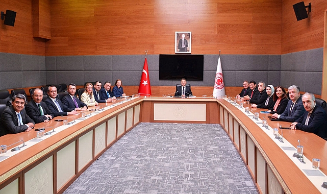 BABACAN, DEVA PARTİLİ MİLLETVEKİLLERİYLE TBMM’DE TOPLANDI