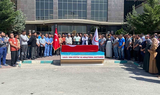 Bisikletle işe giderken kamyonetin çarptığı hemşireye son görev