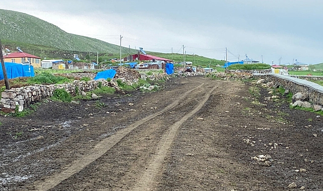 Bozuk köy yolu vatandaşların tepkilerine neden oldu