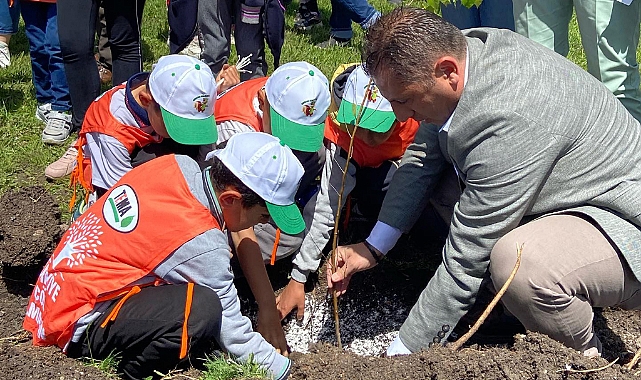 ÇEVRE GÜNÜNDE HANAK'TA FİDAN DİKİLDİ