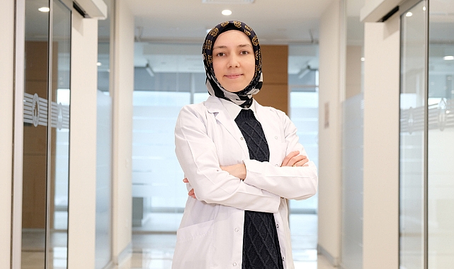 DİŞ ARALARININ TEMİZLİĞİ İÇİN EN ETKİLİ YÖNTEM DİŞ İPİ KULLANMAK