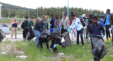 DÜNYA ÇEVRE GÜNÜ’NDE ÖĞRENCİLERDEN ÇÖP TOPLAMA ETKİNLİĞİ