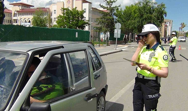 Emniyet kemeri takmayan sürücülere ceza kesildi