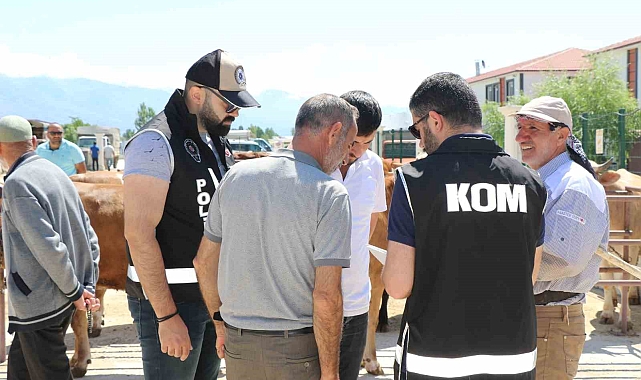 Erzincan polisinden kurban satıcılarına 'sahte para' uyarısı