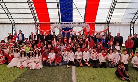 Göle'de karne sevinci yaşandı