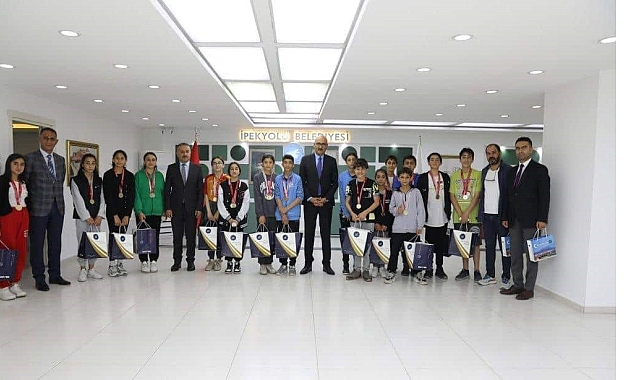 İpekyolu'nun başarılı öğrencileri ödüllendirildi