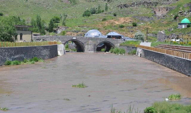 Kars Çayı'nın rengi değişti