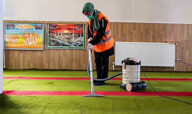 Kurban Bayramı öncesi camilerde temizlik çalışması