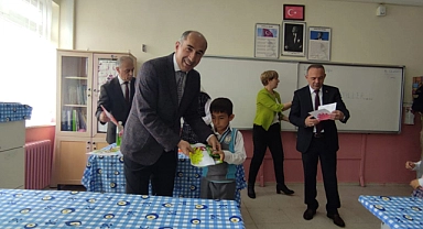 Milli Eğitim Müdürü Bulut, karne sevincine ortak oldu