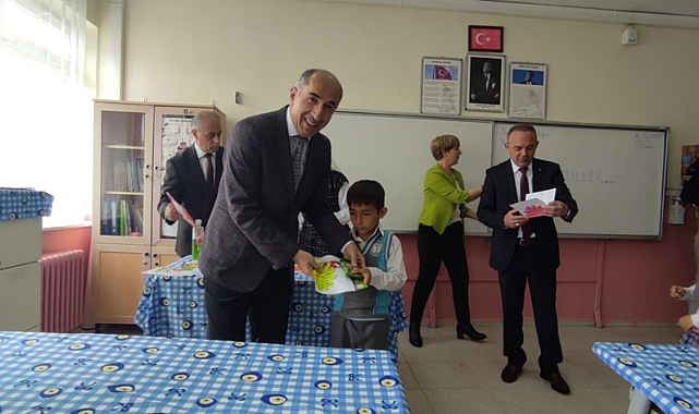 Milli Eğitim Müdürü Bulut, karne sevincine ortak oldu