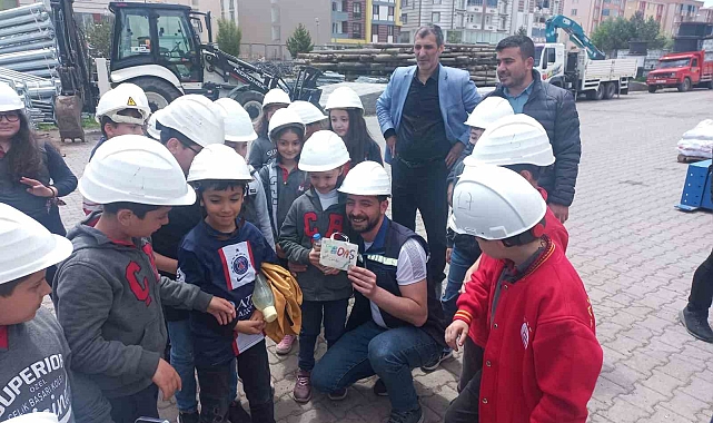 Minik Öğrencilerden Aras Elektrik'e ziyaret